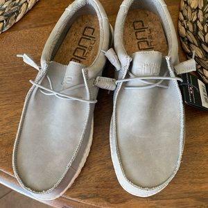 Hey dudes mens size 10 grey new with tags